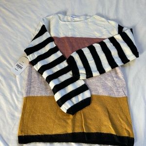 NWT - Macaron oversized woman’s sweater - Small